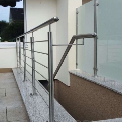 Geländer Kellerabgang, in Verbindung mit Sichtschutz